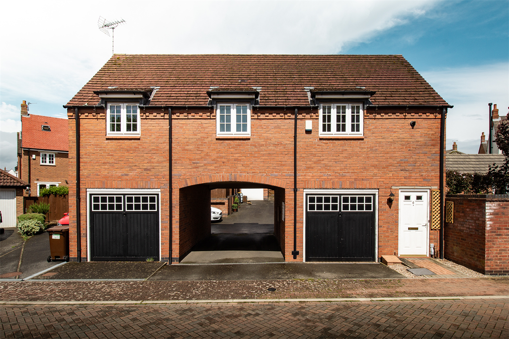 Property photo 1 of 30 Furrow Close