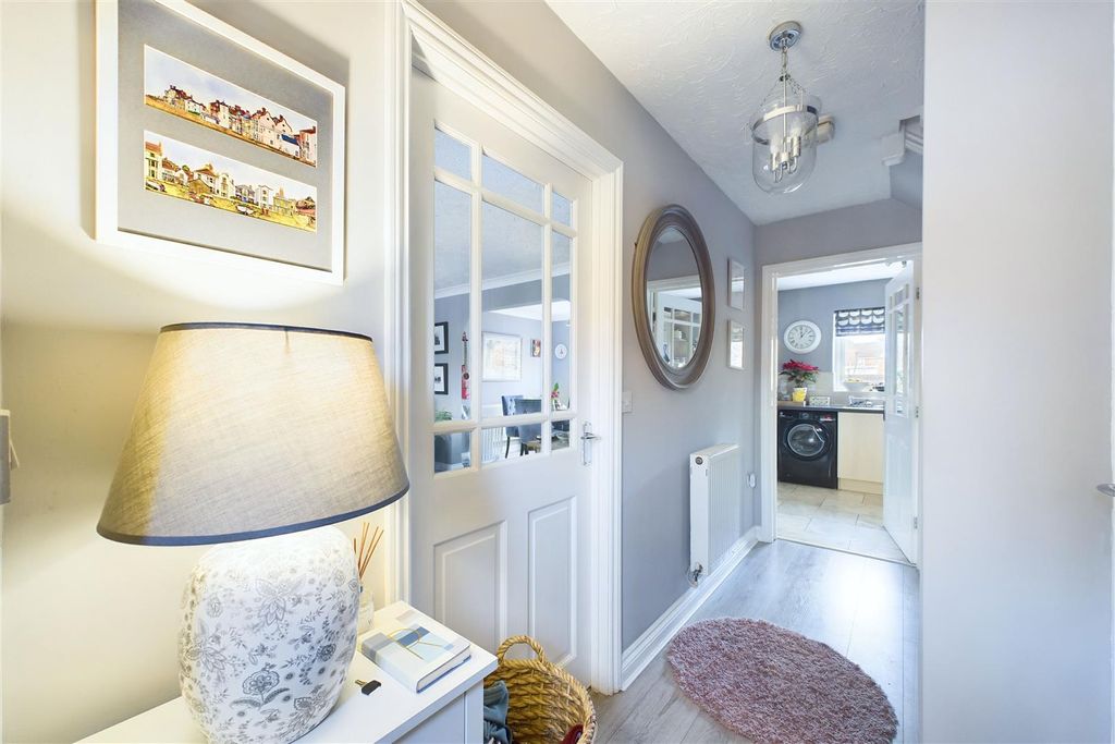 Property photo 3 of 18 Entrance Hall
