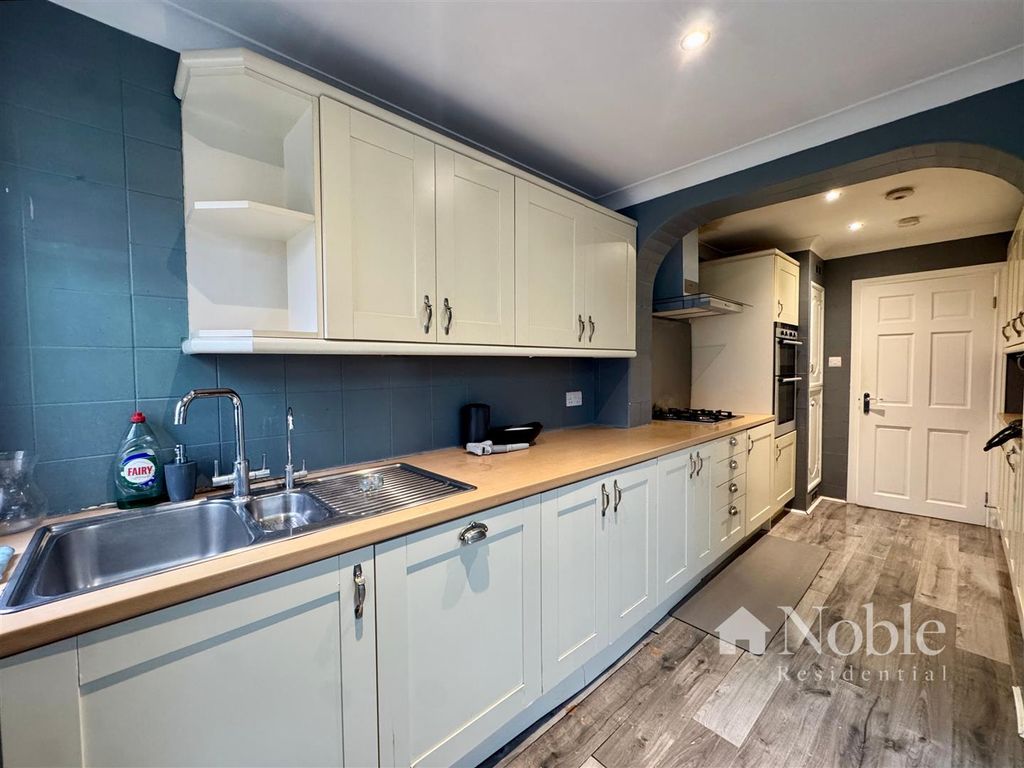 Property photo 2 of 20 Kitchen/Breakfast Room