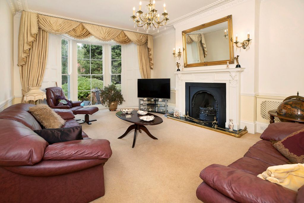 Property photo 2 of 18 Image