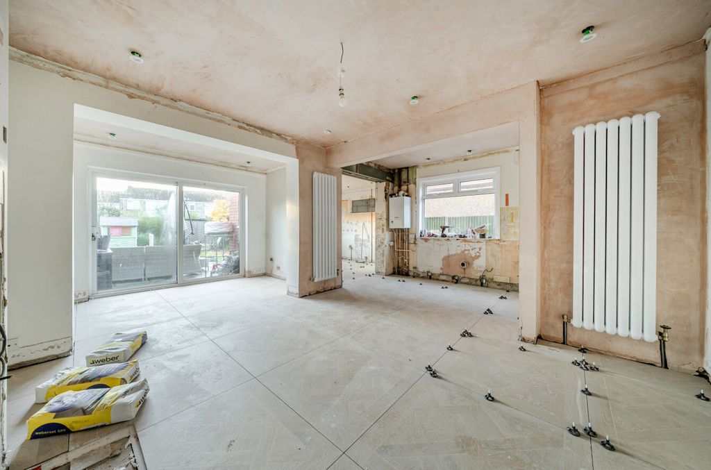 Property photo 2 of 10 1384448-3-6924353...