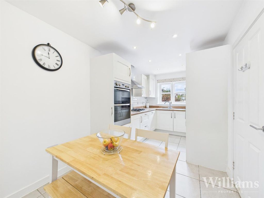 Property photo 2 of 18 Cam02861G0-Pr0452-Still013.Jpg