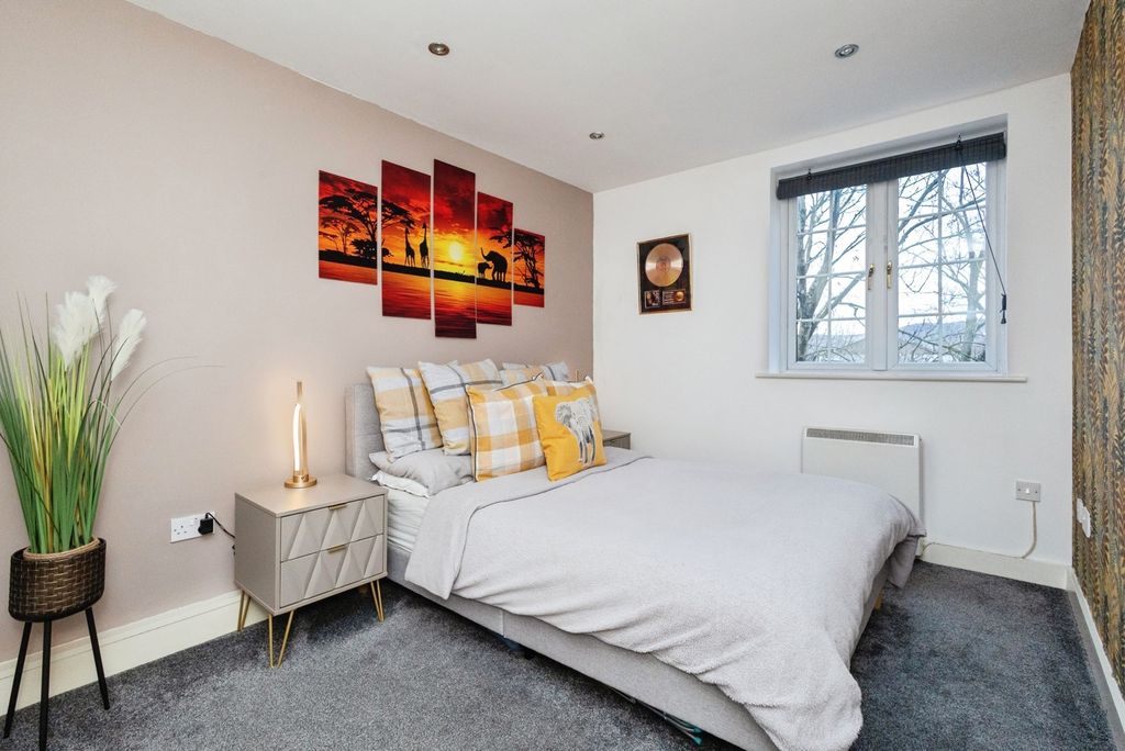 Property photo 3 of 23 Pbox-Img.Jpg