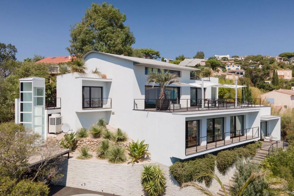 Property photo 2 of 61