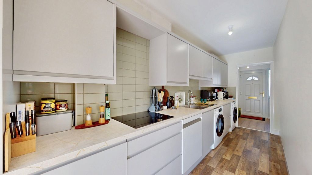 Property photo 3 of 28 Picture No. 17