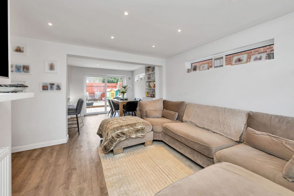 Property photo 2 of 20