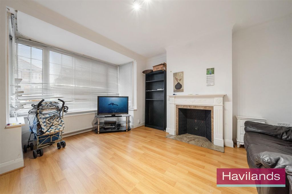 Property photo 2 of 22 Landra Gardens-2.Jpg