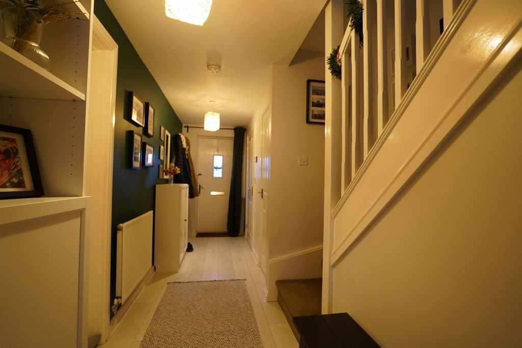 Property photo 2 of 27