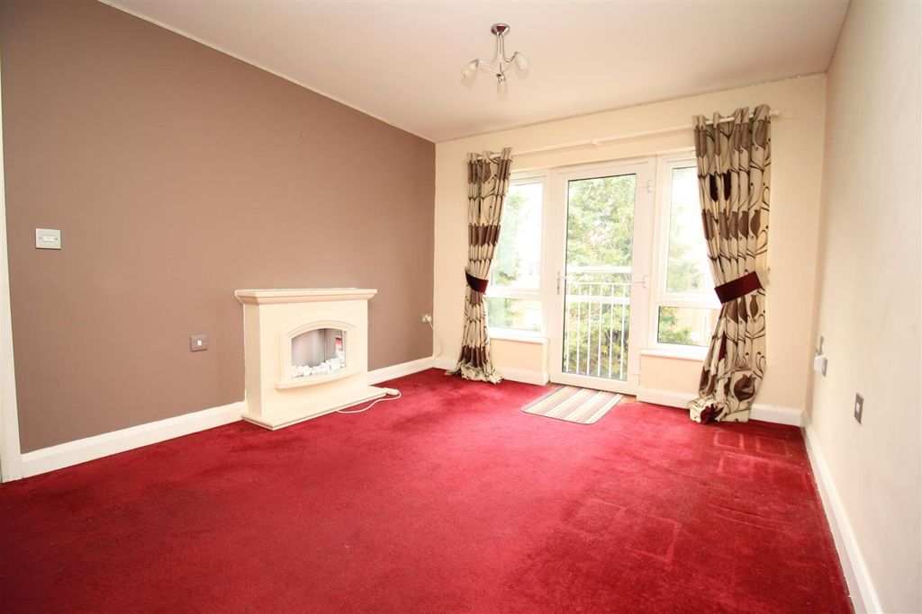 Property photo 3 of 14 16 Baisley Gdns New Lounge c.Jpg