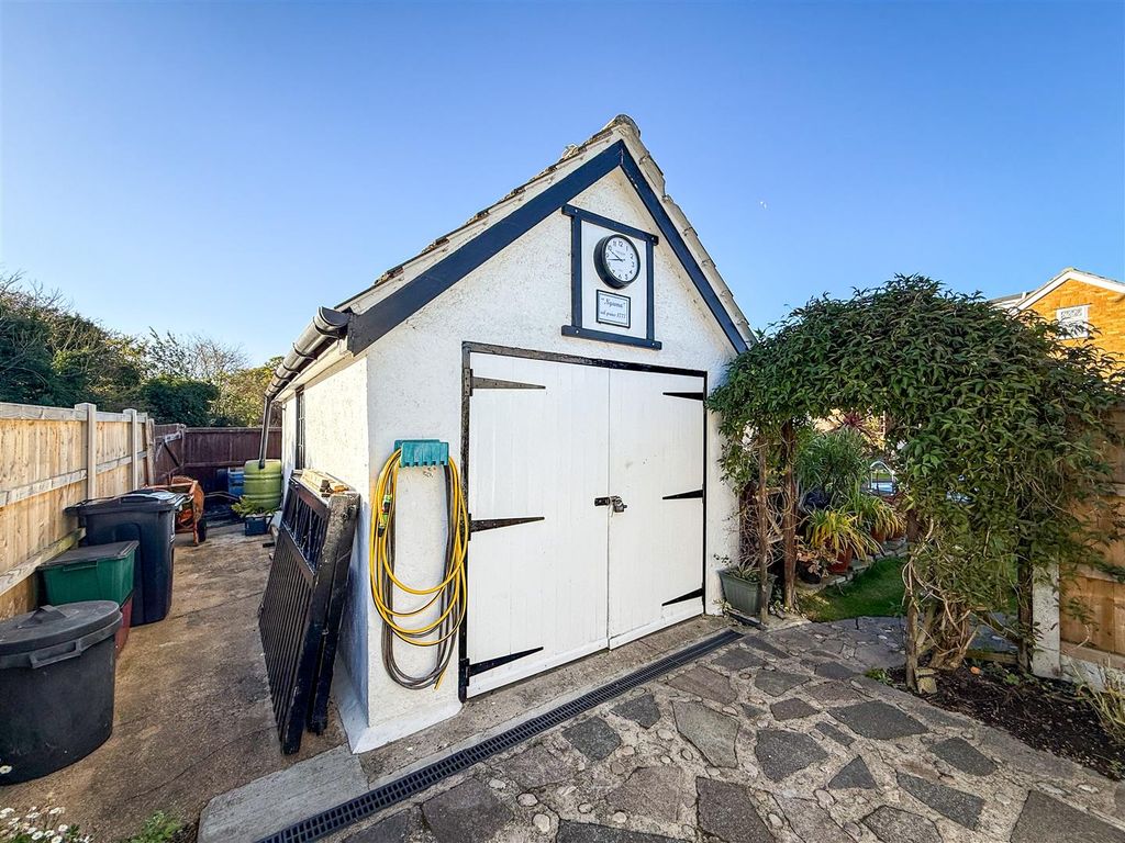 Property photo 3 of 34 Detached Garage