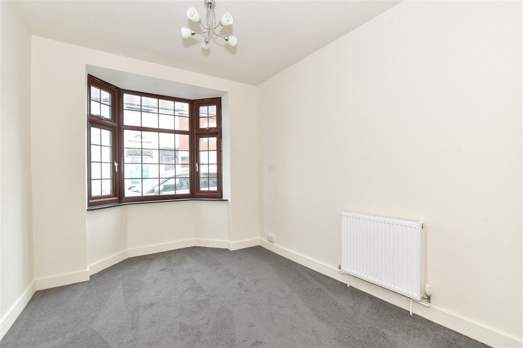 Property photo 2 of 15 Lounge