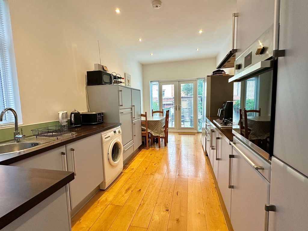Property photo 3 of 28