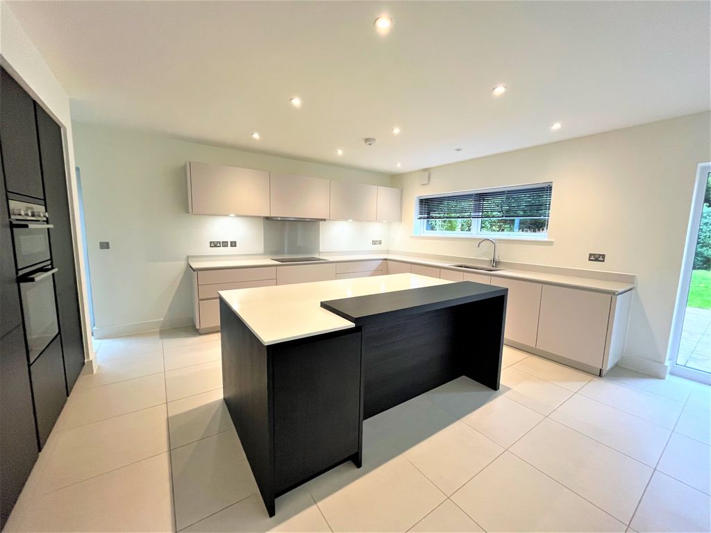 Property photo 2 of 25 Kitchen