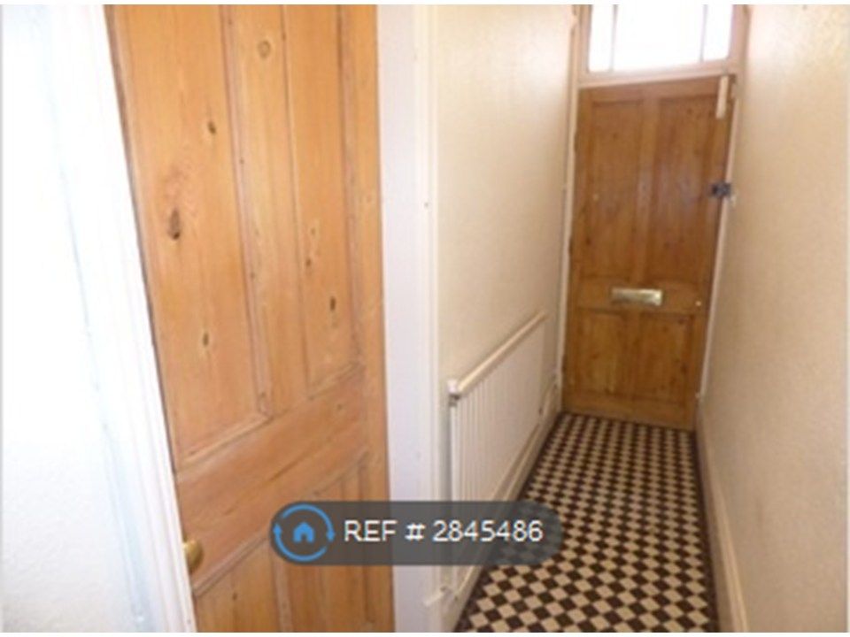 Property photo 2 of 12 Hallway