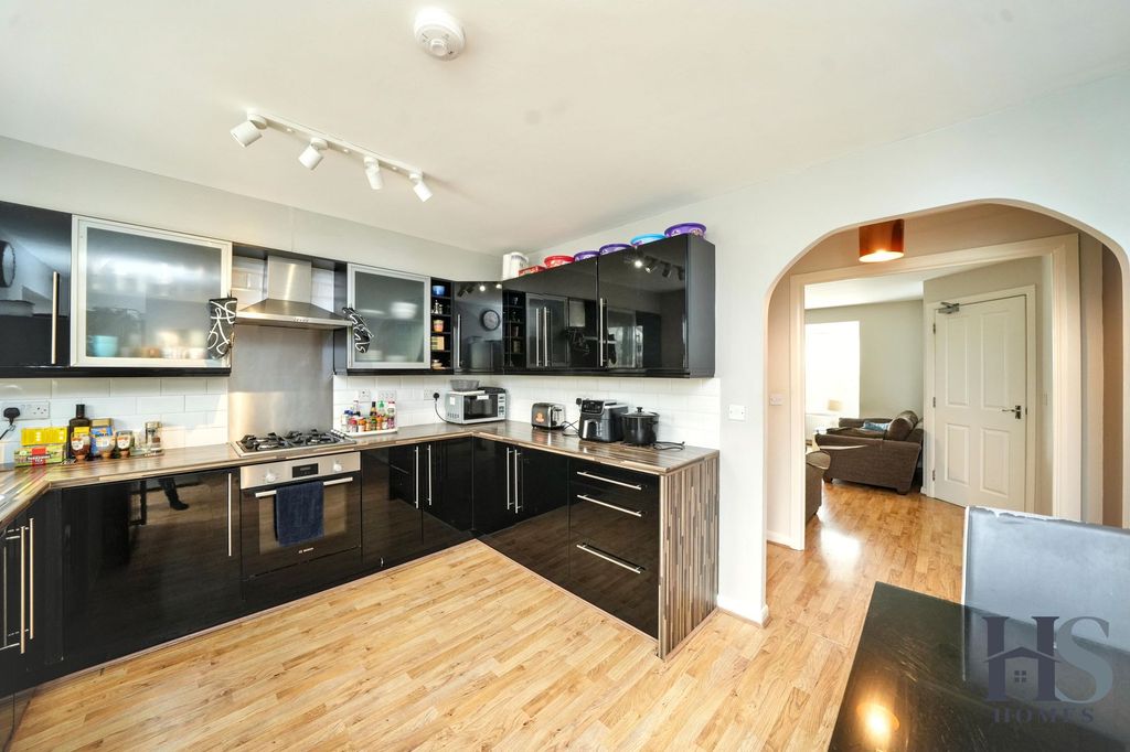 Property photo 2 of 30