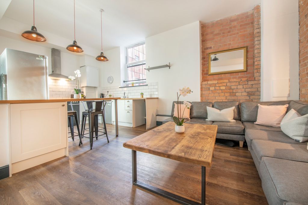 Property photo 1 of 16 Flat 9, Shoe & Boot, Living Room 1