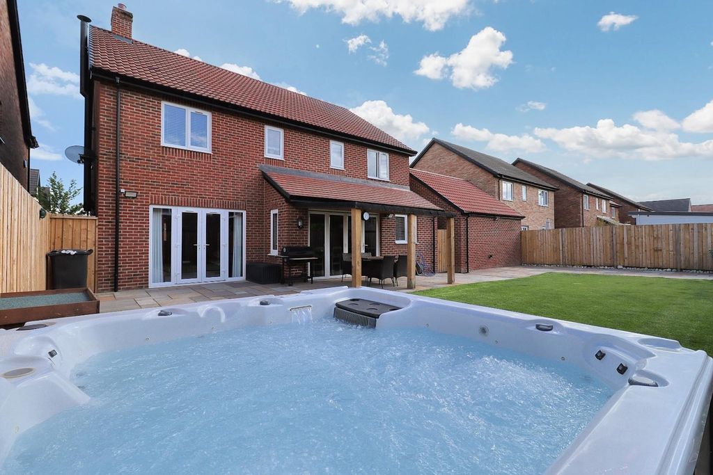 Property photo 3 of 36