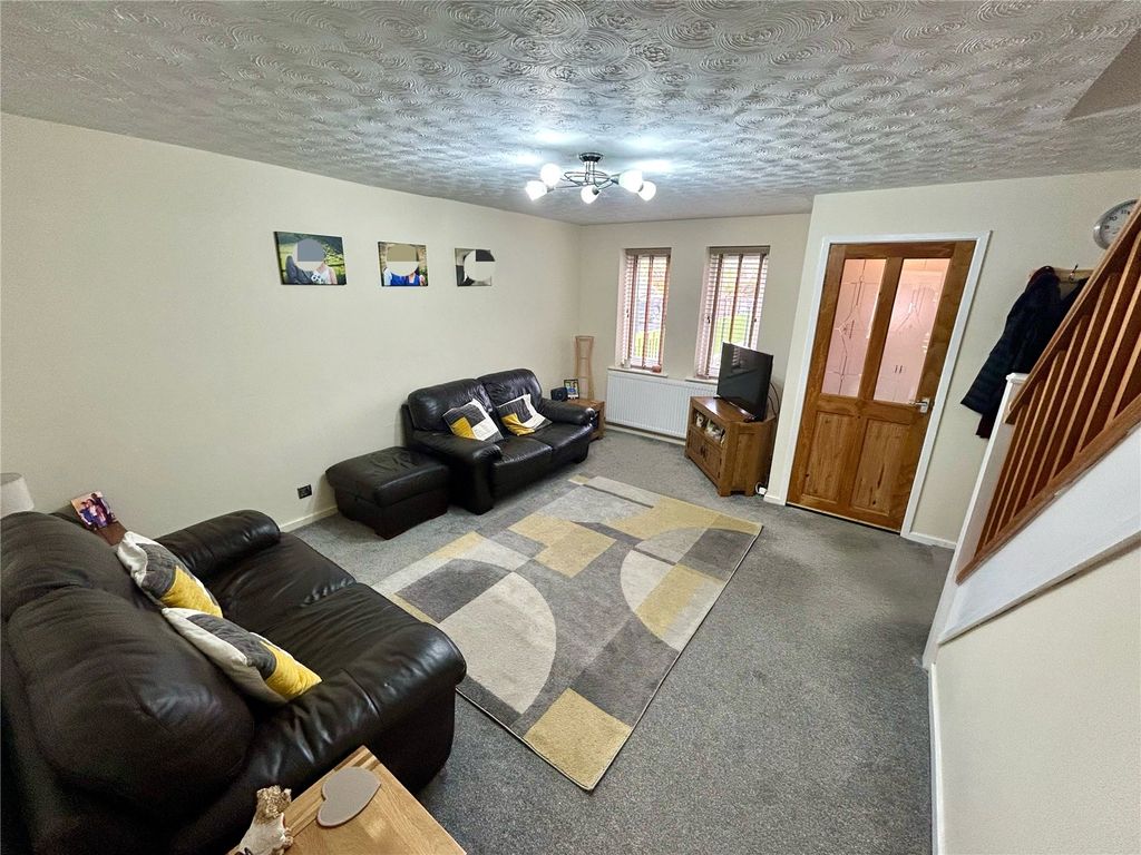 Property photo 3 of 17 Living Room