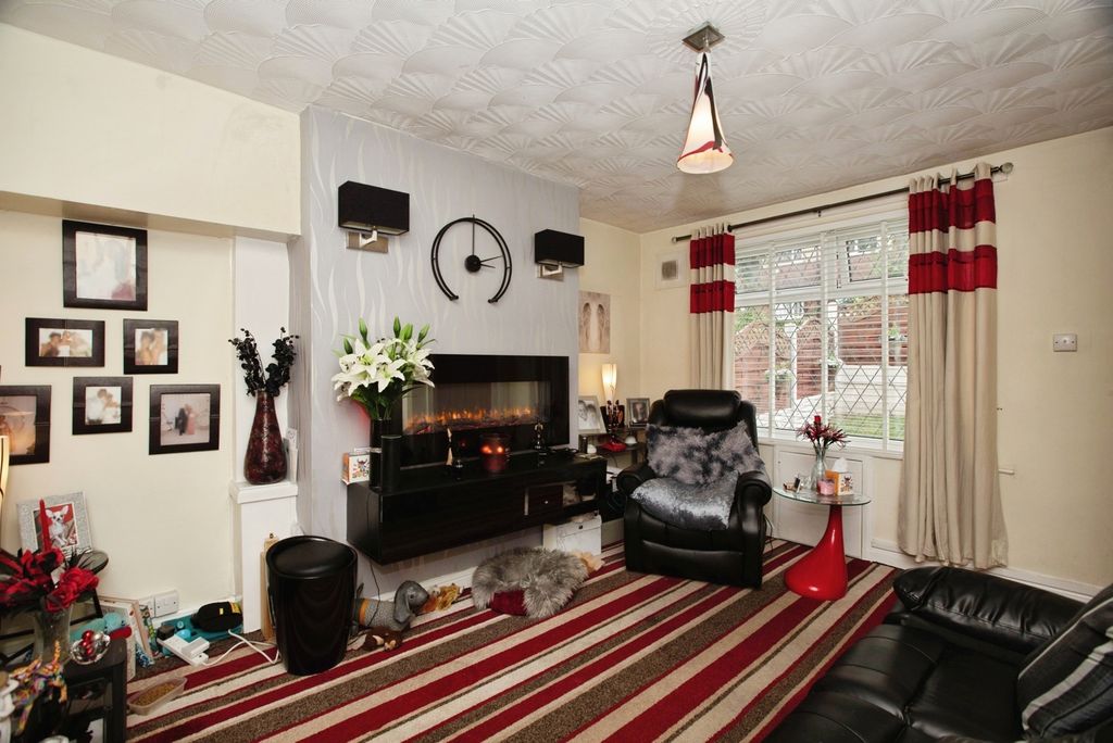 Property photo 2 of 17 Living Room