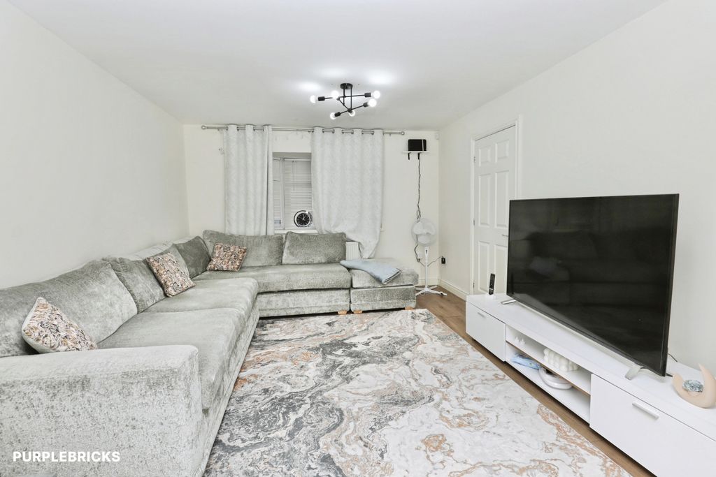Property photo 2 of 25