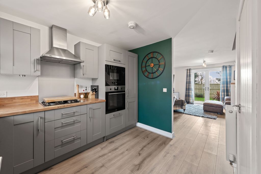 Property photo 2 of 23