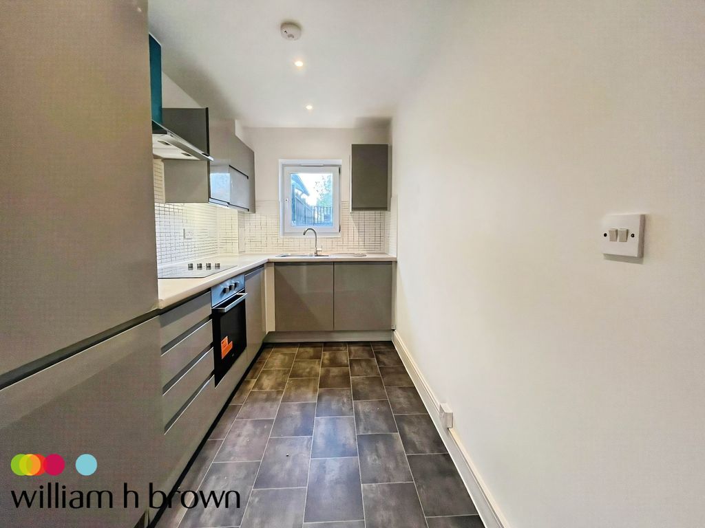 Property photo 3 of 10 Kitchen