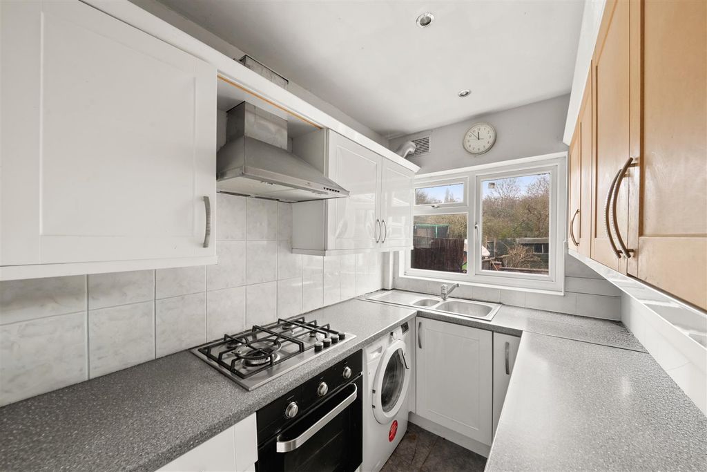 Property photo 3 of 16 5