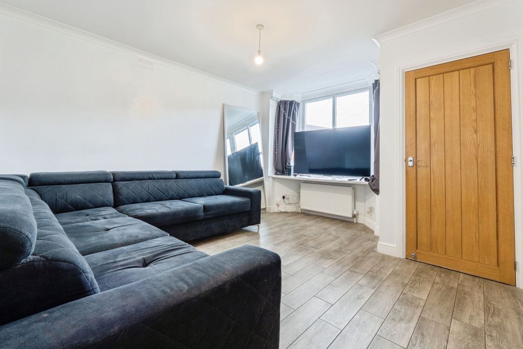Property photo 2 of 43
