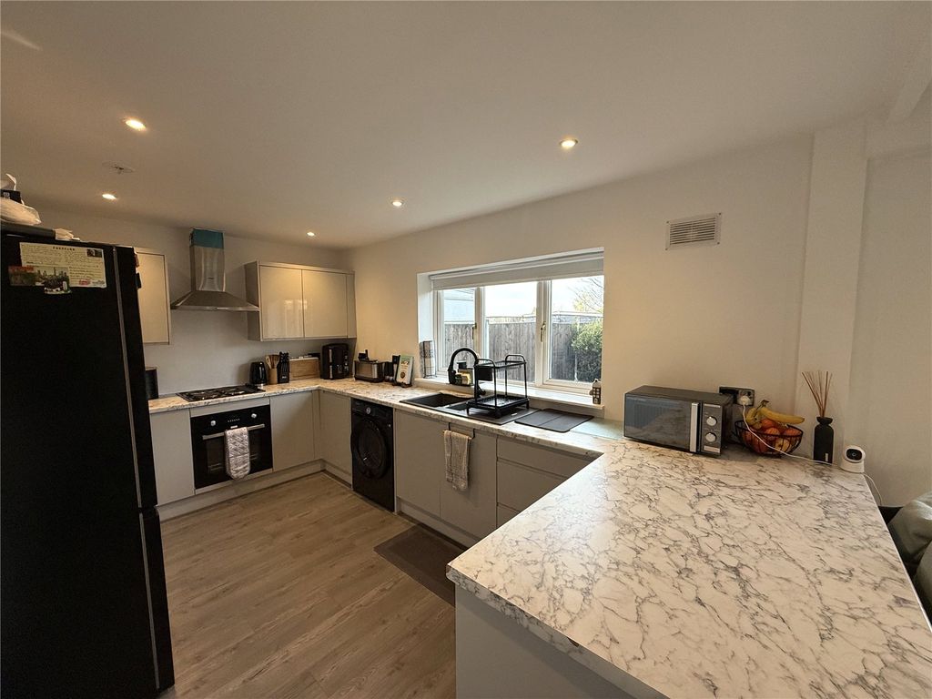 Property photo 2 of 16 Picture No. 21