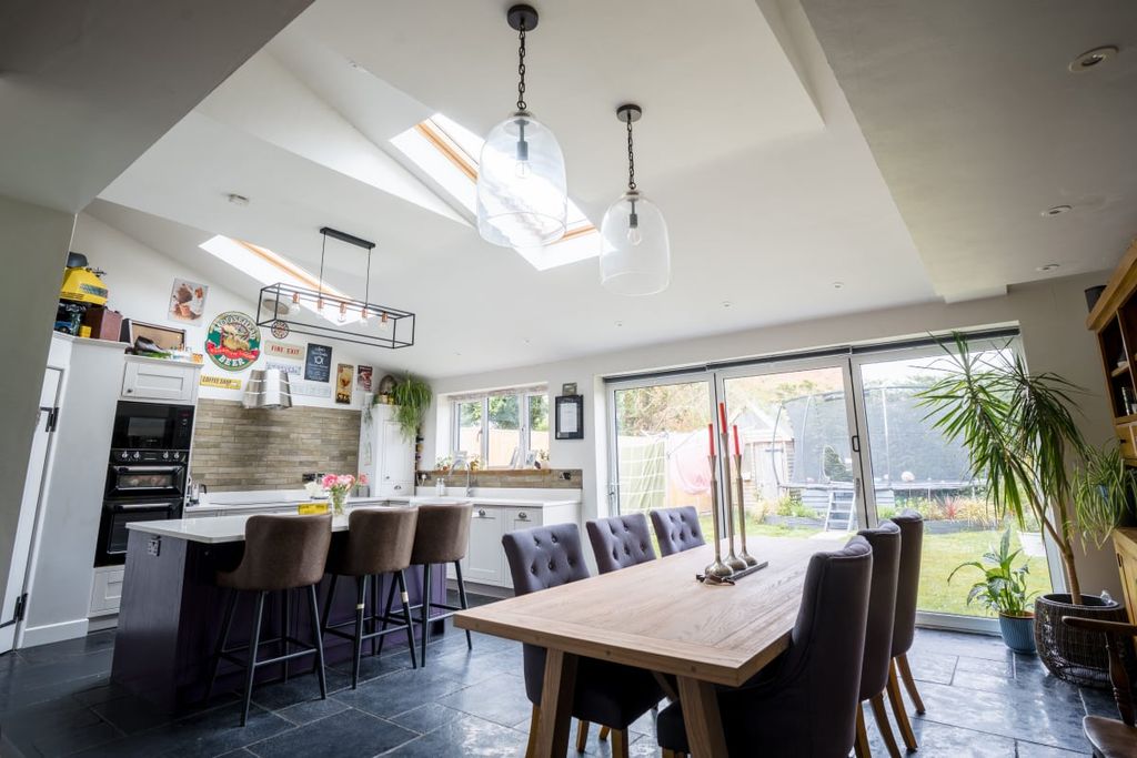 Property photo 2 of 34