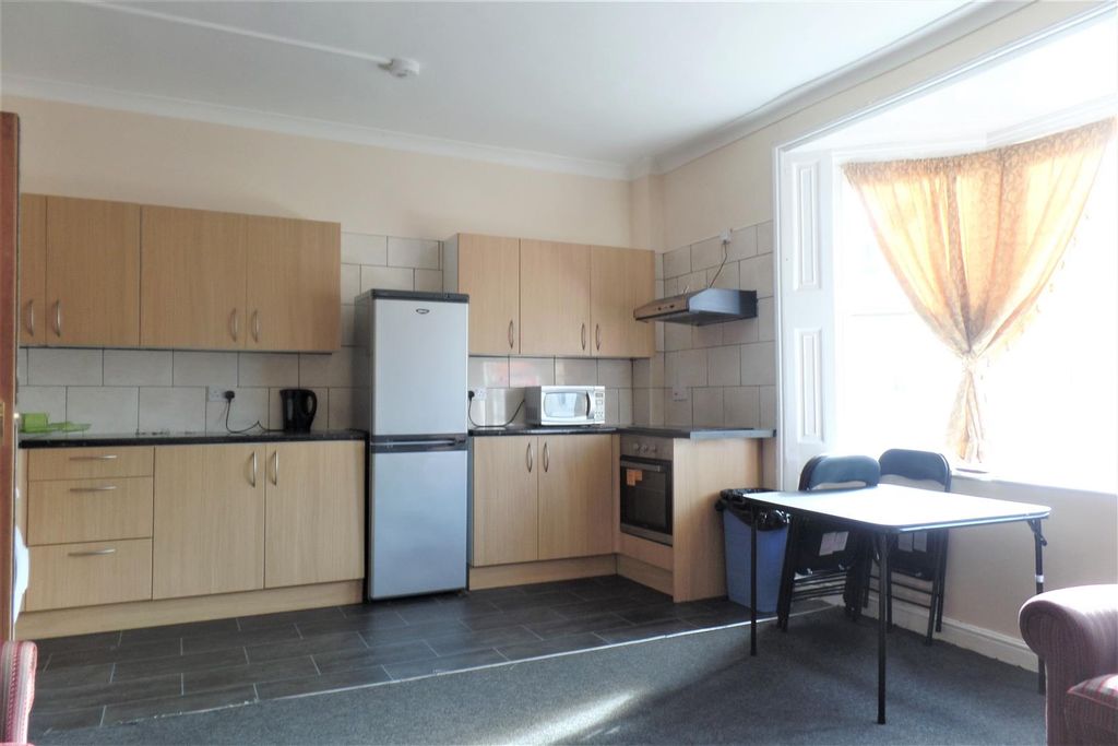 Property photo 3 of 11 Kitchen 2.Jpg