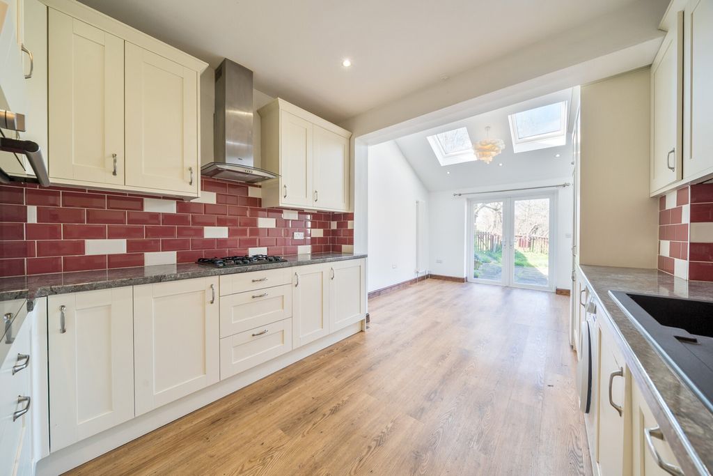 Property photo 2 of 40 1430502-3-69ba8Ca...