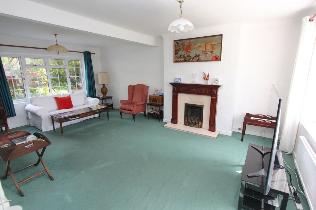 Property photo 2 of 33