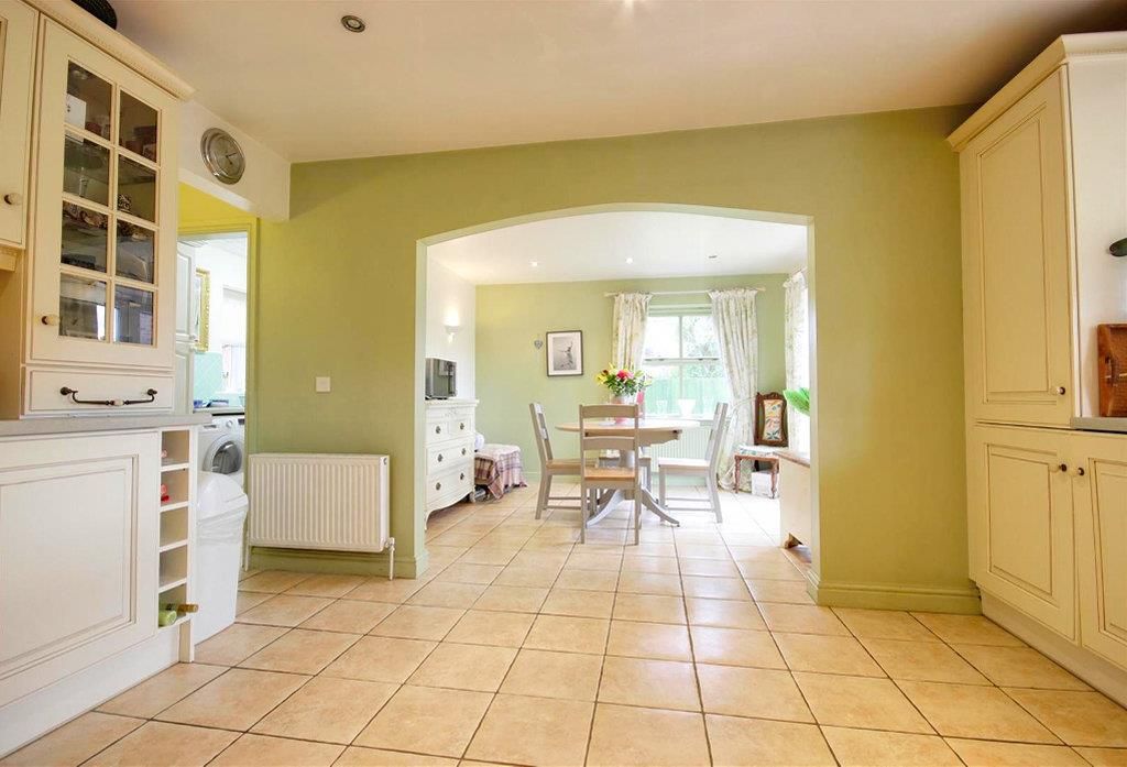 Property photo 3 of 18 Kitchen 1_Lzn.Jpg