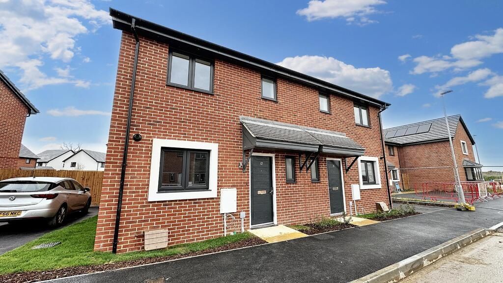 Property photo 3 of 13 Modern Brick-Front Semi-Detached House With Neat F...