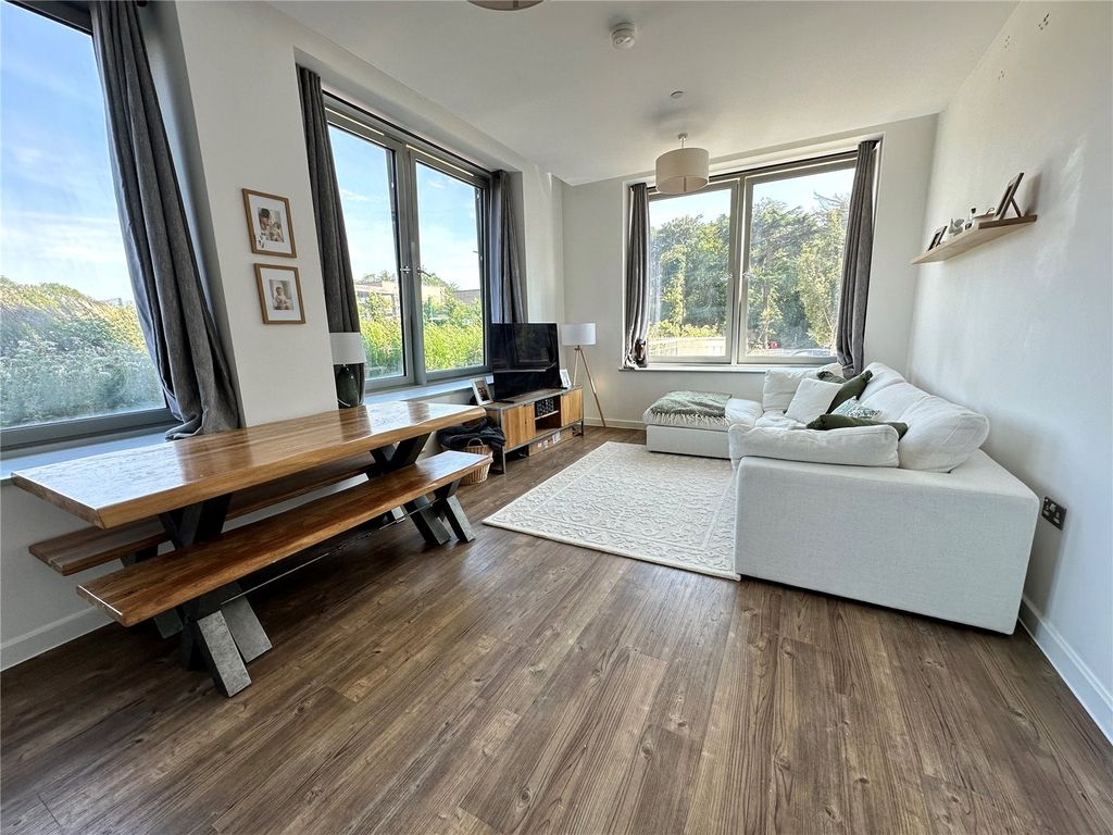 Property photo 2 of 21 Picture No. 04