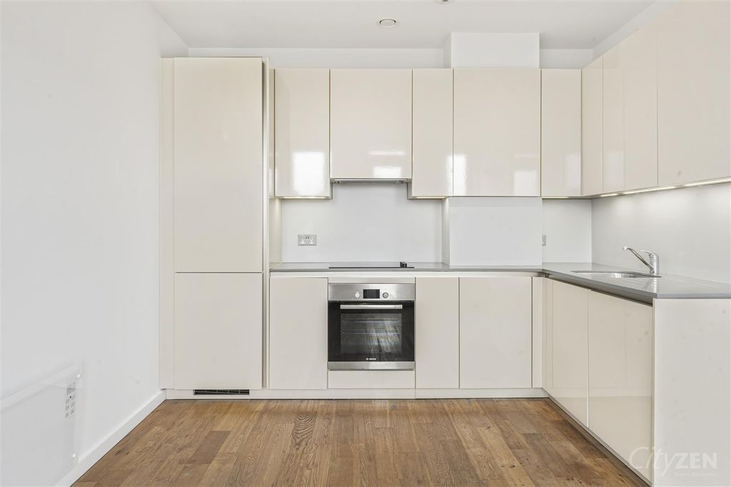 Property photo 3 of 10 Kitchen