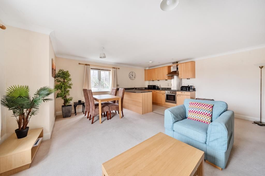 Property photo 2 of 18 Reception/Kitchen