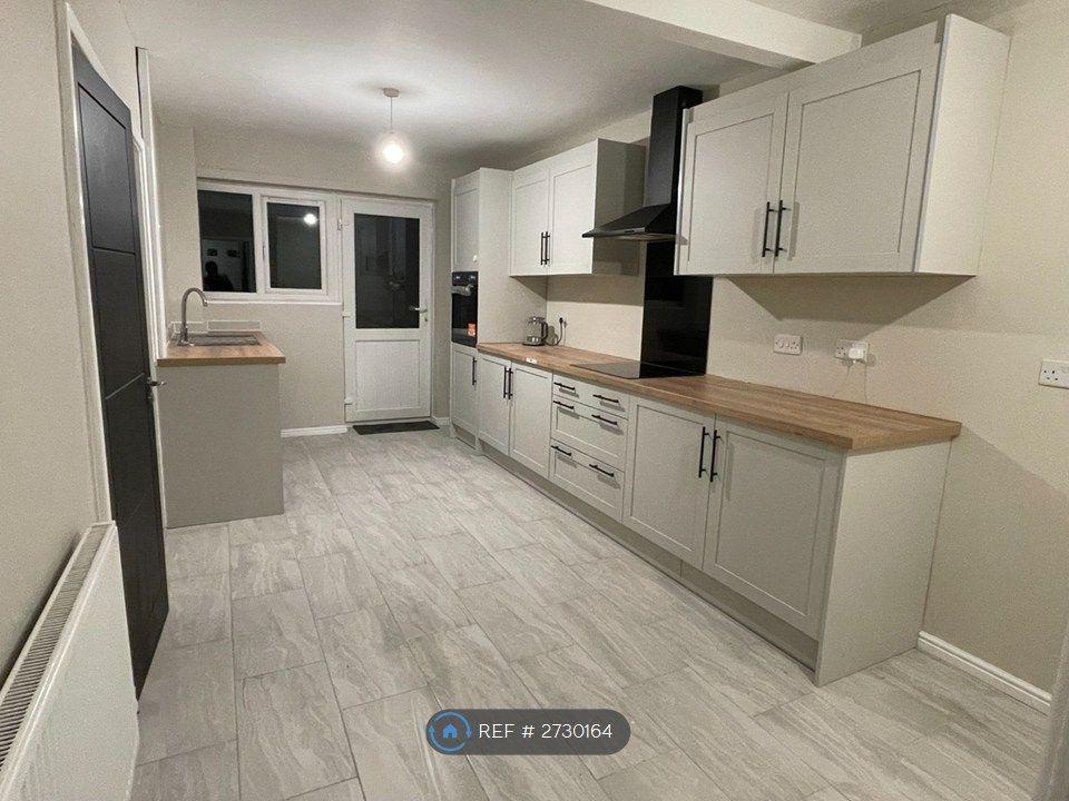 Property photo 2 of 20 Kitchen