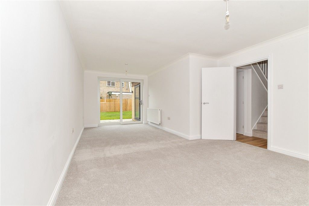 Property photo 3 of 23 Lounge