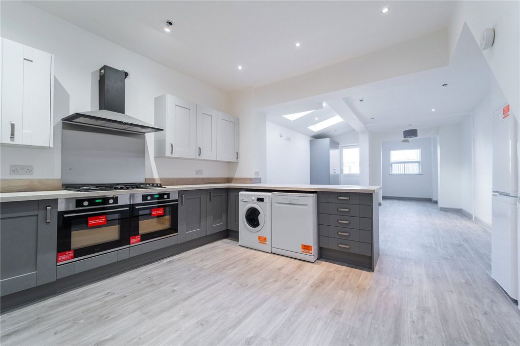 Property photo 2 of 48 Picture No. 09