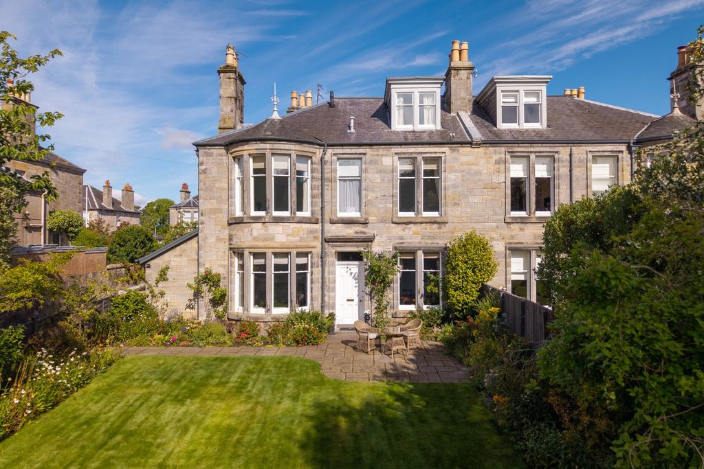 Property photo 1 of 33 60 Hepburn Gardens