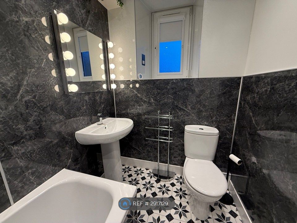 Property photo 3 of 23 Bathroom