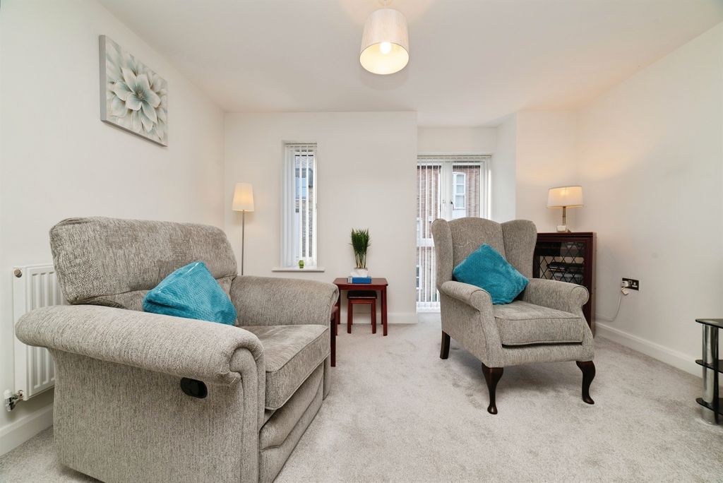 Property photo 3 of 17