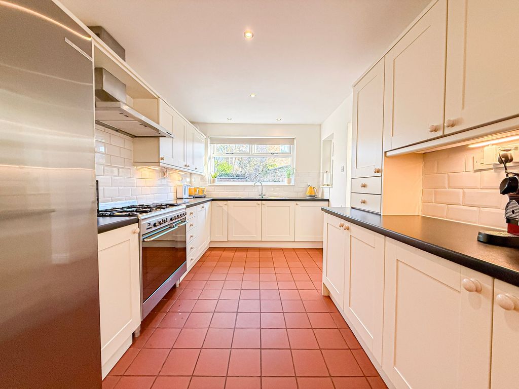 Property photo 2 of 33