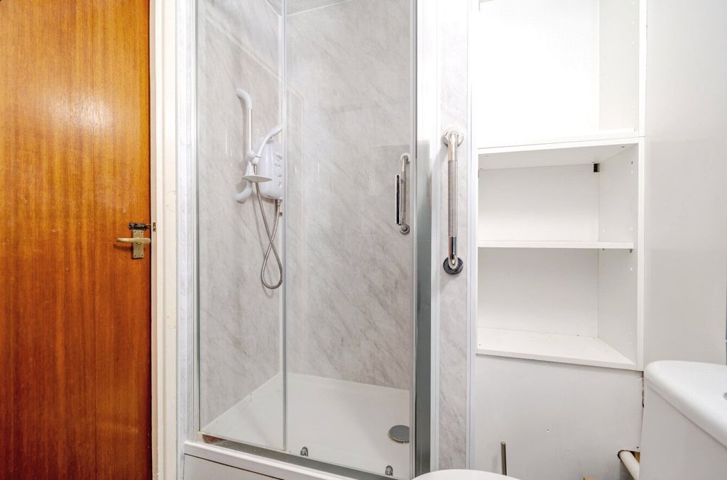 Property photo 3 of 6 Bathroom