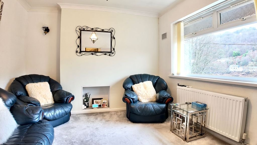 Property photo 2 of 33