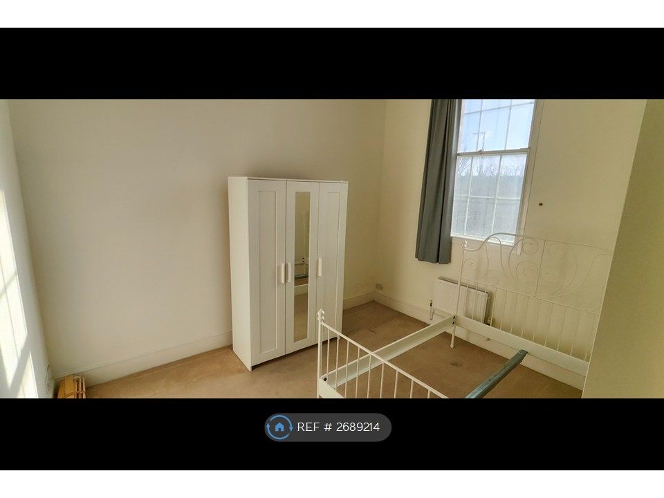 Property photo 3 of 7 Bedroom 1