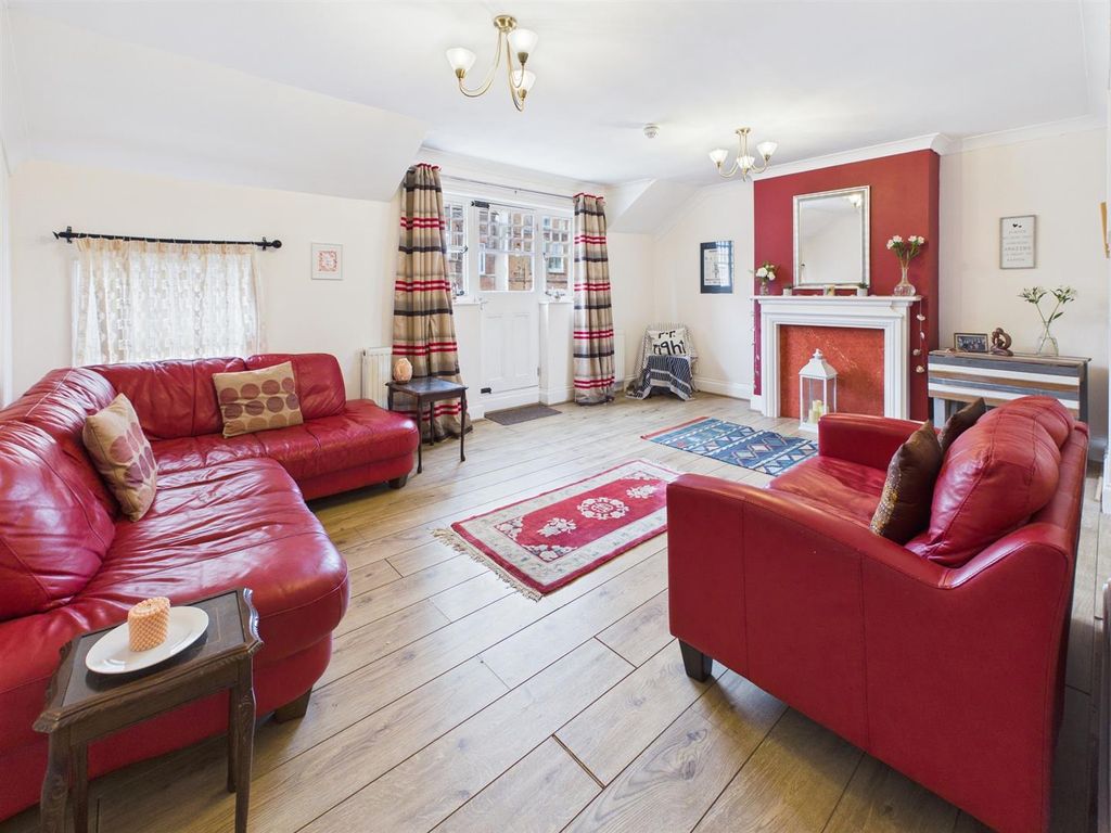 Property photo 2 of 16 Cam04116G0-Pr0292-Still008.Jpg