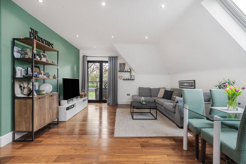 Property photo 3 of 25